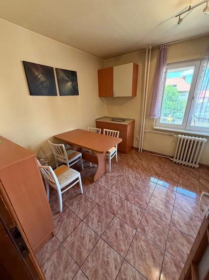 Apartament cu 3 camere semidecomandat în Take Ionescu