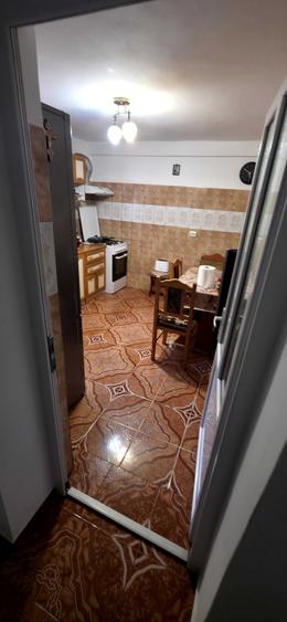 Casă cu 4 camere în Tomșani
