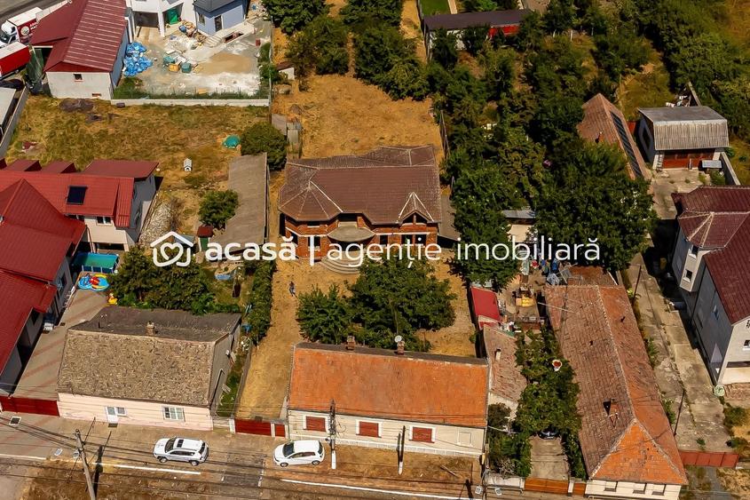 Casă individuală cu 14 camere cu Canalizare în Micălaca