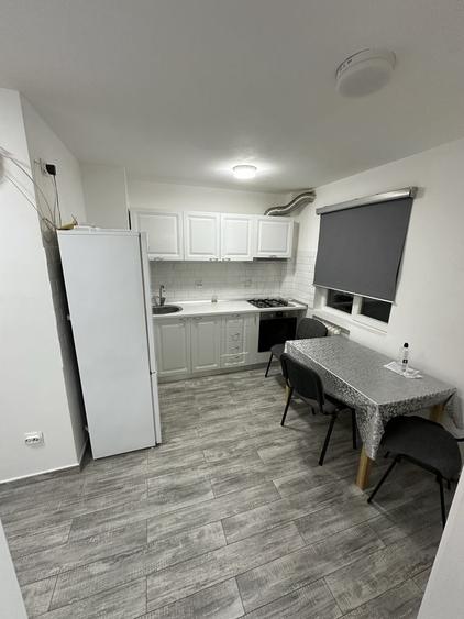 Apartament cu 3 camere decomandat în Drumul Taberei