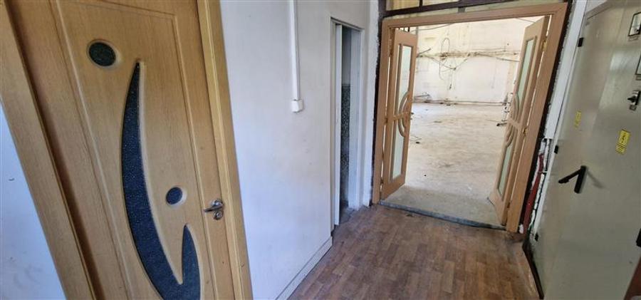 Spațiu comercial, de 250 mp, în Govândari