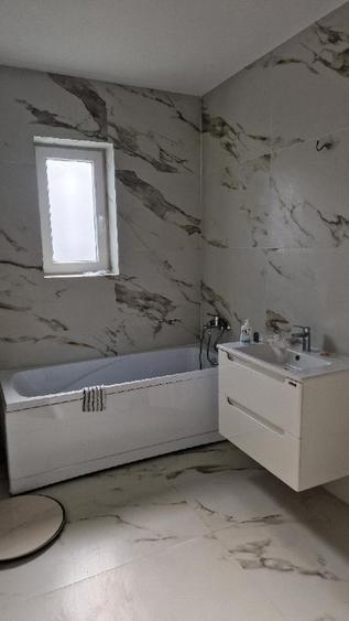 Duplex cu 4 camere cu Canalizare în Central