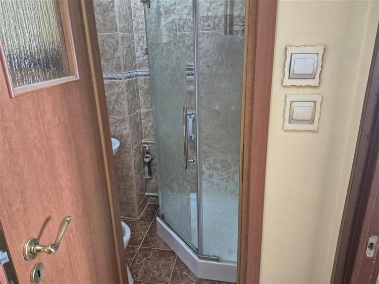Apartament cu 3 camere semidecomandat în Pantelimon