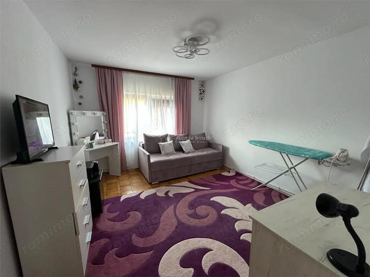 Apartament cu 3 camere decomandat în Central