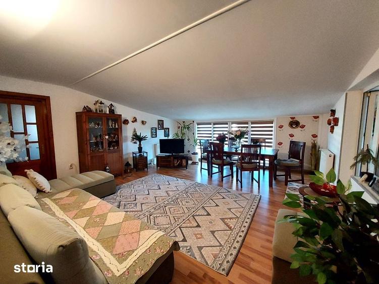 Casă cu 6 camere cu Teren 250 Mp în Central