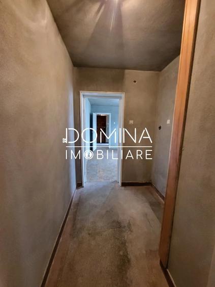 Apartament cu 3 camere semidecomandat în 1 Mai