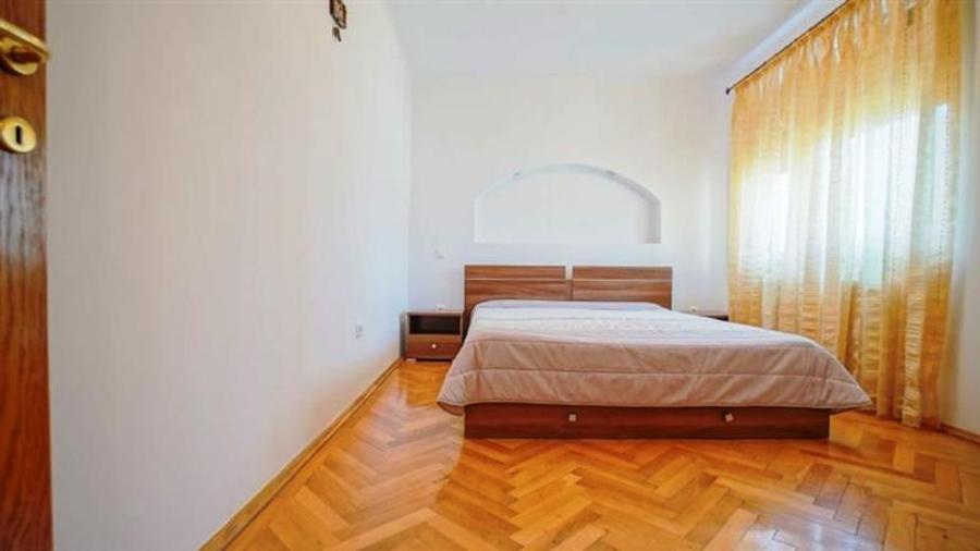 Apartament cu 3 camere decomandat, mobilat în Centrul Civic