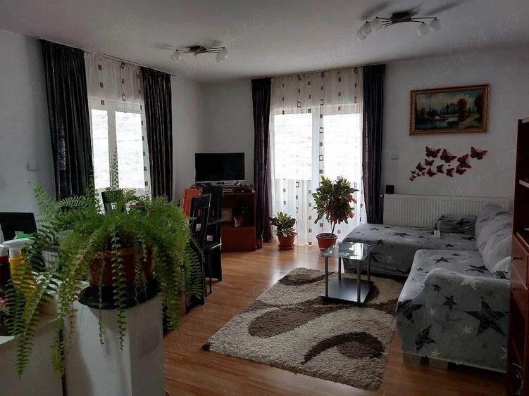 Apartament cu 3 camere decomandat în Florești