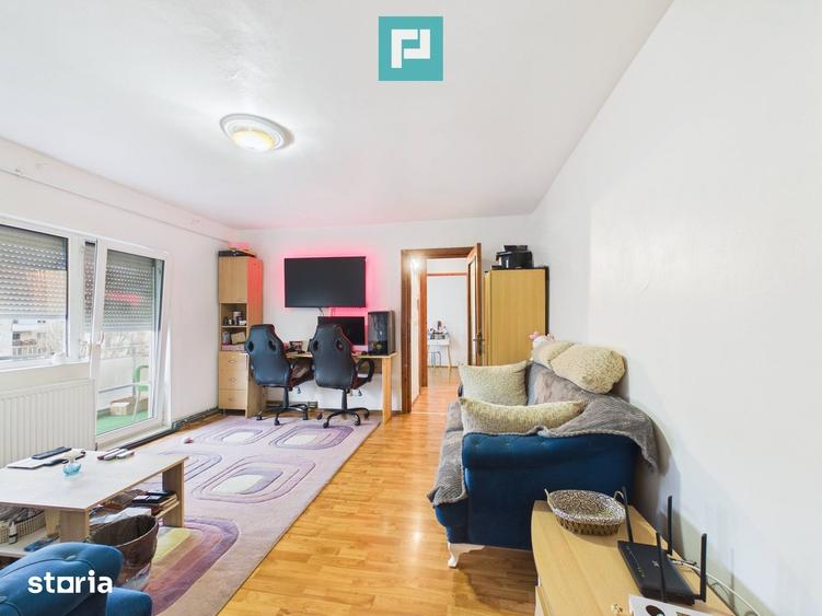 Apartament cu 3 camere semidecomandat în Micălaca