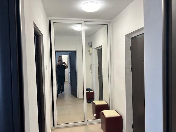 Apartament cu 2 camere decomandat în Arcul de Triumf
