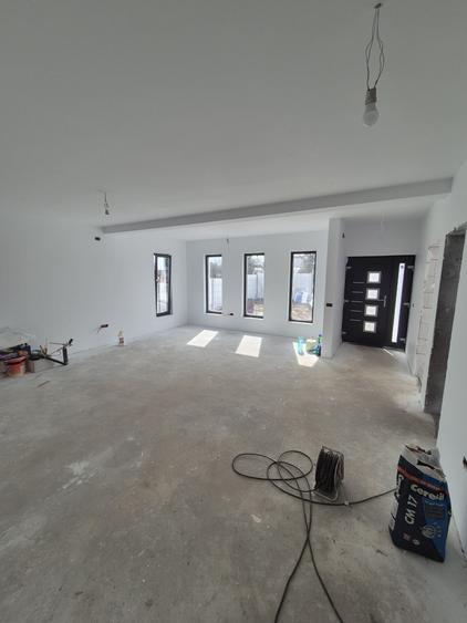 Casă cu 4 camere în Lilieci