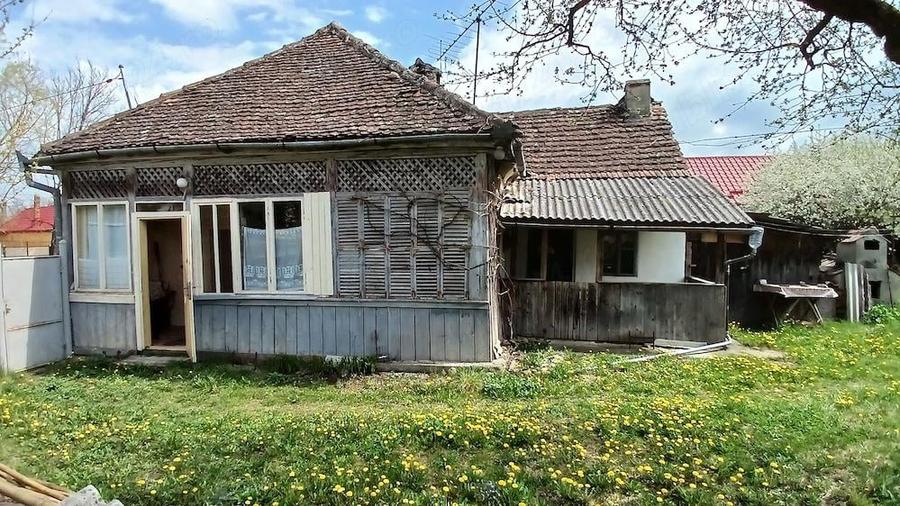 Teren de 2500 mp, în Teaca