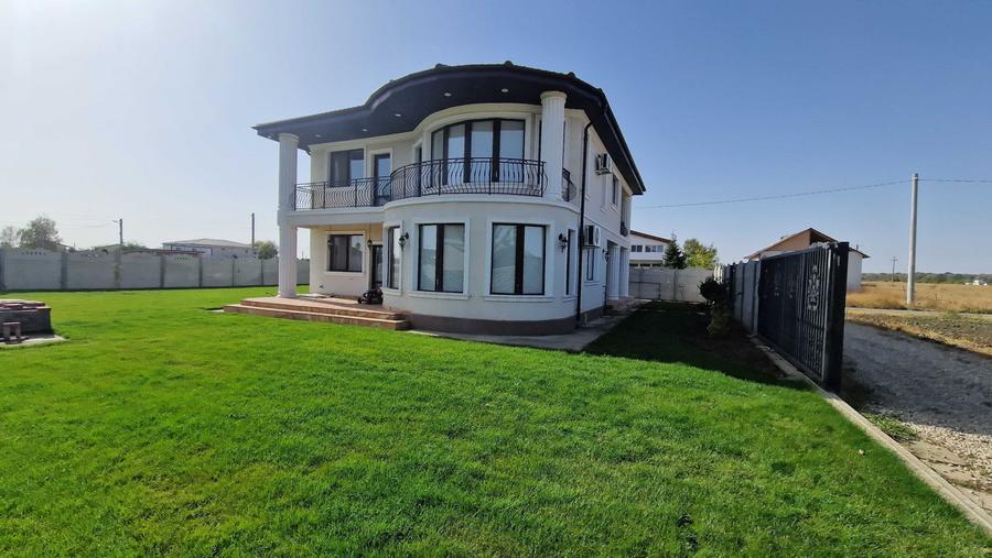 Casă cu 4 camere cu Teren 1000 Mp în Dârvari