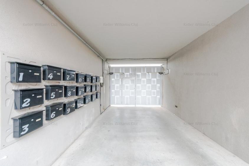 Apartament cu 3 camere semidecomandat, mobilat în Între Lacuri
