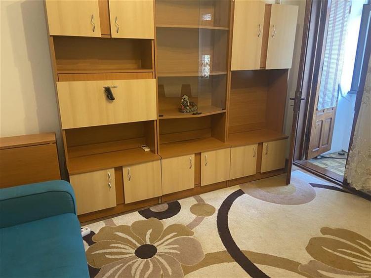 Apartament 2 camere, cartier Sud , et 3 4 , decomandat , centrala termica propri - 1