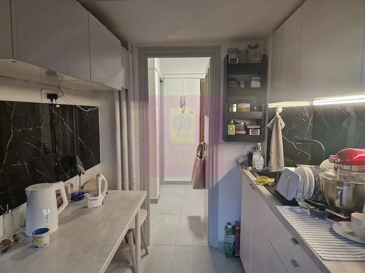 Apartament cu 3 camere semidecomandat în 1 Mai