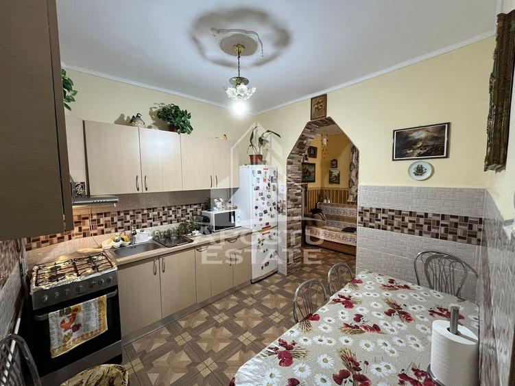 Apartament cu 2 camere semidecomandat, mobilat în Odobescu