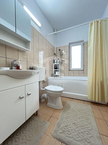 Casă individuală cu 10 camere cu Canalizare în Sud