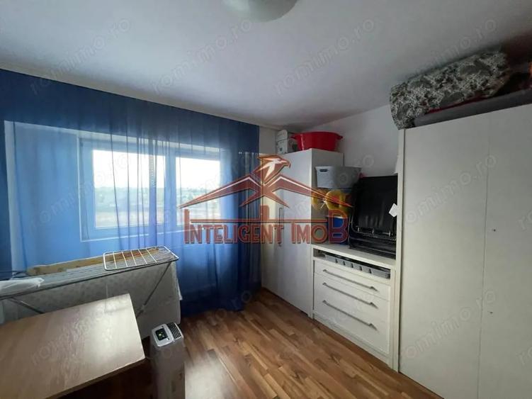 Apartament cu 4 camere semidecomandat în Central
