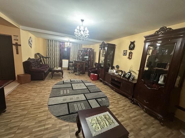 Casă cu 4 camere în Păun