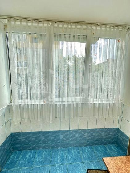 Apartament cu 4 camere decomandat, mobilat în Mărăști