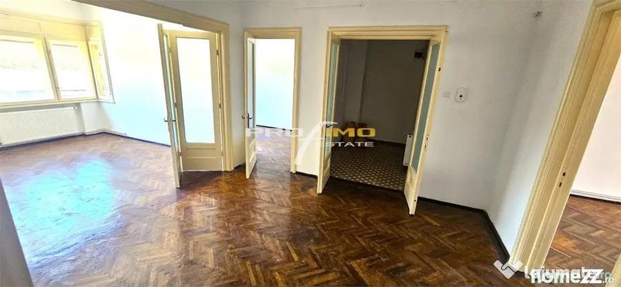 Apartament cu 6 camere decomandat în Central