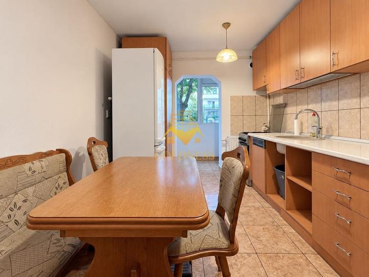 Apartament cu 3 camere decomandat, mobilat în Plopilor