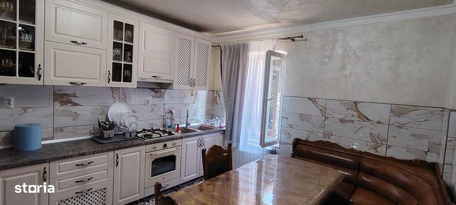 Casă cu 4 camere în Central