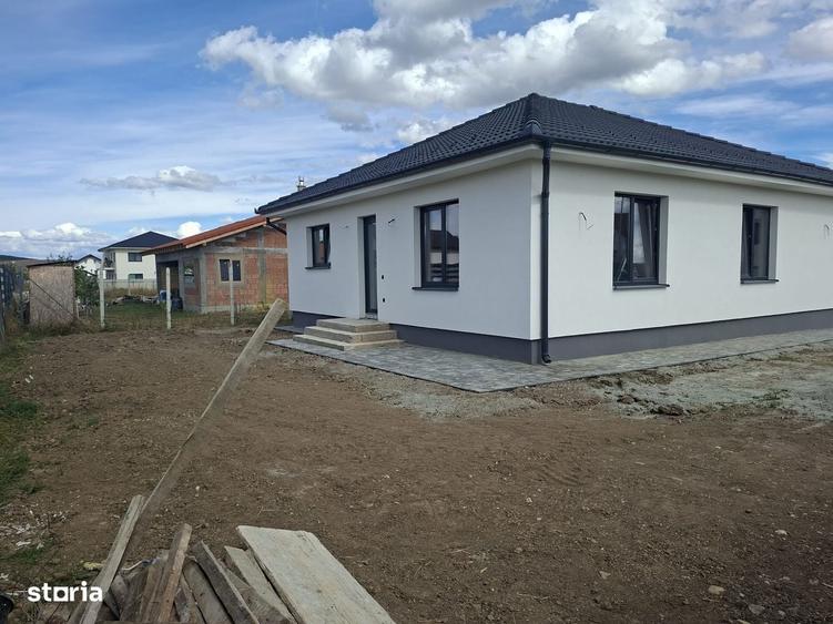 Casă cu 3 camere cu Teren 481 Mp în Cristian