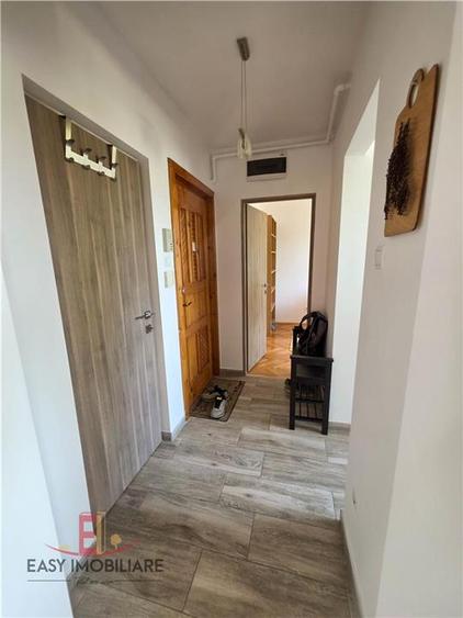 Apartament cu 3 camere decomandat în Aleea Carpați