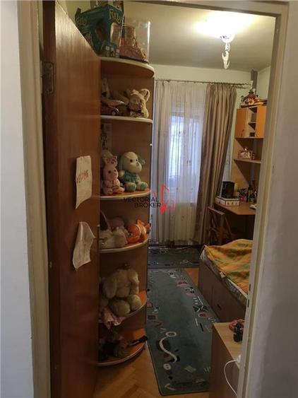Apartament cu 3 camere decomandat, mobilat în Basarabia