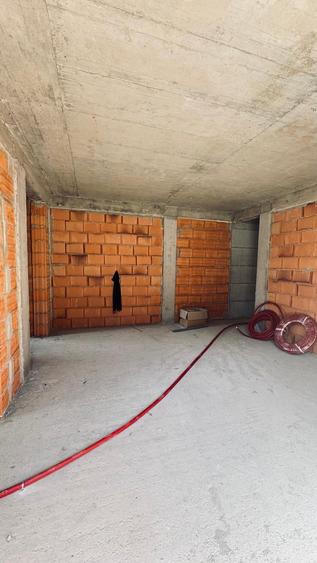 Apartament cu 53 camere în Giroc
