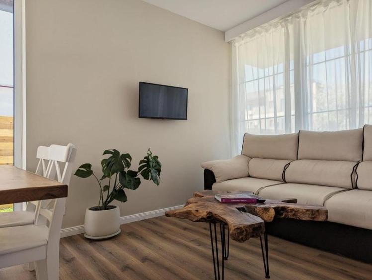 Casă individuală cu 4 camere cu Teren 250 Mp în Mamaia-Sat