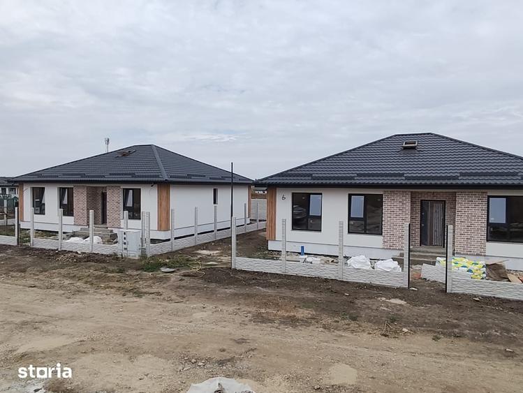 Casă cu 4 camere cu Teren 380 Mp în Joița