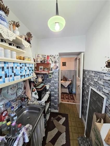 Apartament cu 3 camere semidecomandat în Groapa