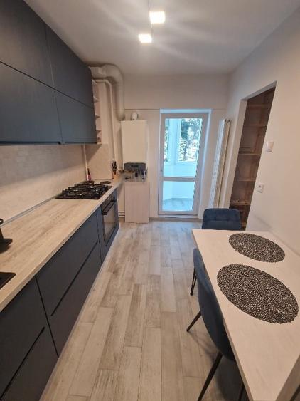 Apartament cu 3 camere decomandat, mobilat în Centrul Civic