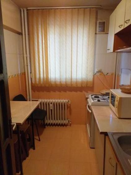 Apartament cu 3 camere semidecomandat în Cotroceni