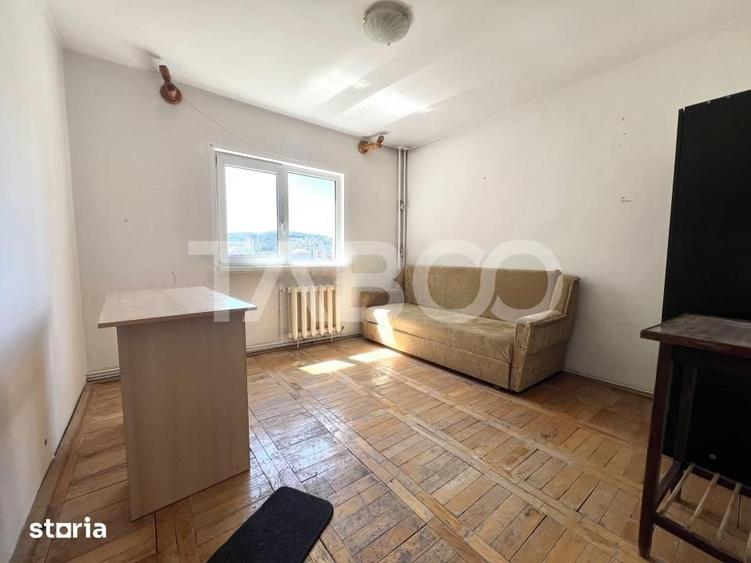 Apartament cu 3 camere decomandat în Plopilor