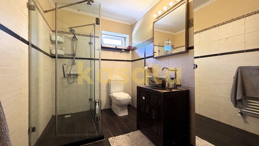 Apartament cu 3 camere semidecomandat, mobilat în Calea Călărașilor