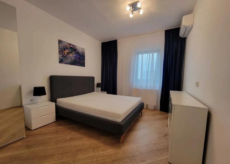 Apartament cu 3 camere semidecomandat în Pipera