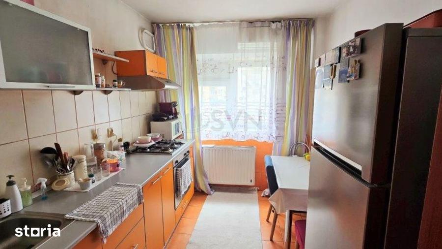 Apartament cu 3 camere semidecomandat în Crângași