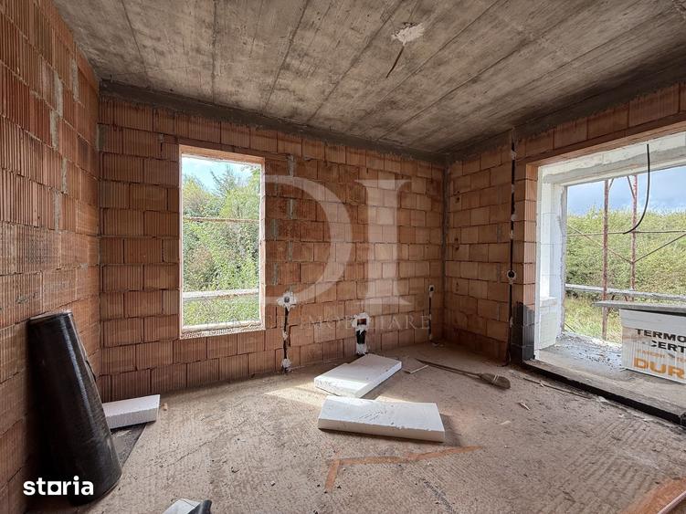 Casă cu 4 camere cu Teren 400 Mp în Luna