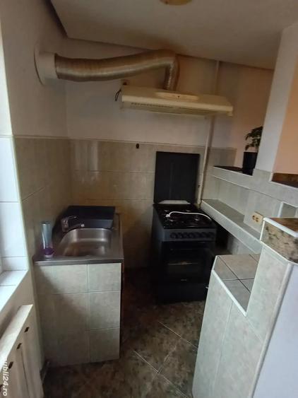 Apartament cu 3 camere decomandat în Lunei