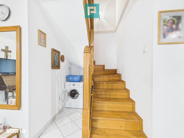 Casă cu 6 camere cu Teren 3000 Mp în Central