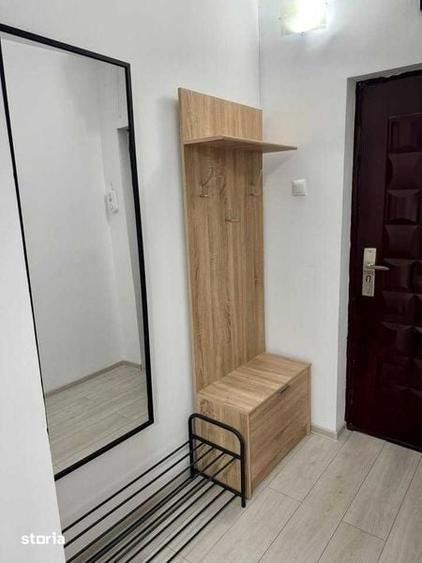 Apartament cu 2 camere semidecomandat în Podu Roș