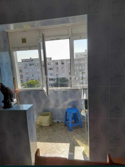 Apartament cu 3 camere decomandat, mobilat în Berceni
