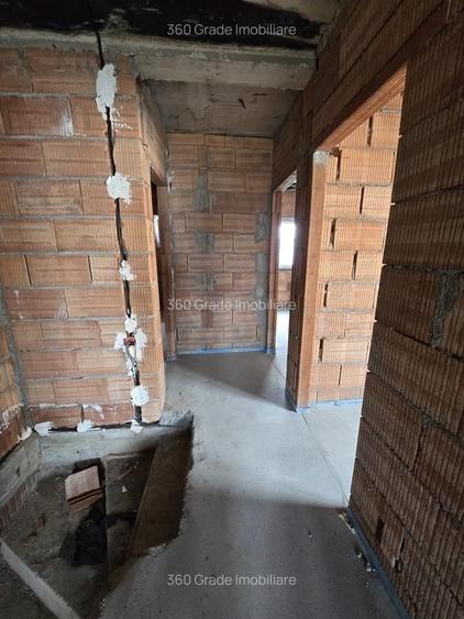 Duplex cu 5 camere cu Canalizare în Moșnița Nouă