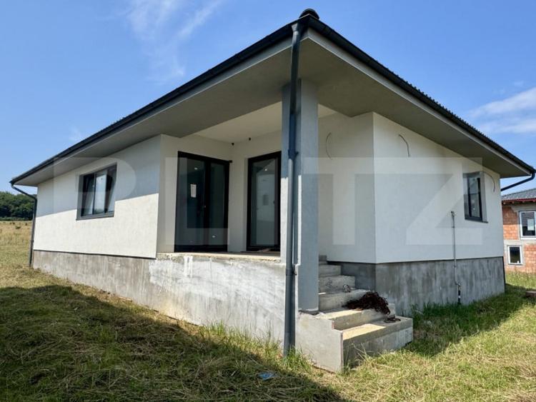 Casă cu 4 camere cu Teren 528 Mp în Corunca