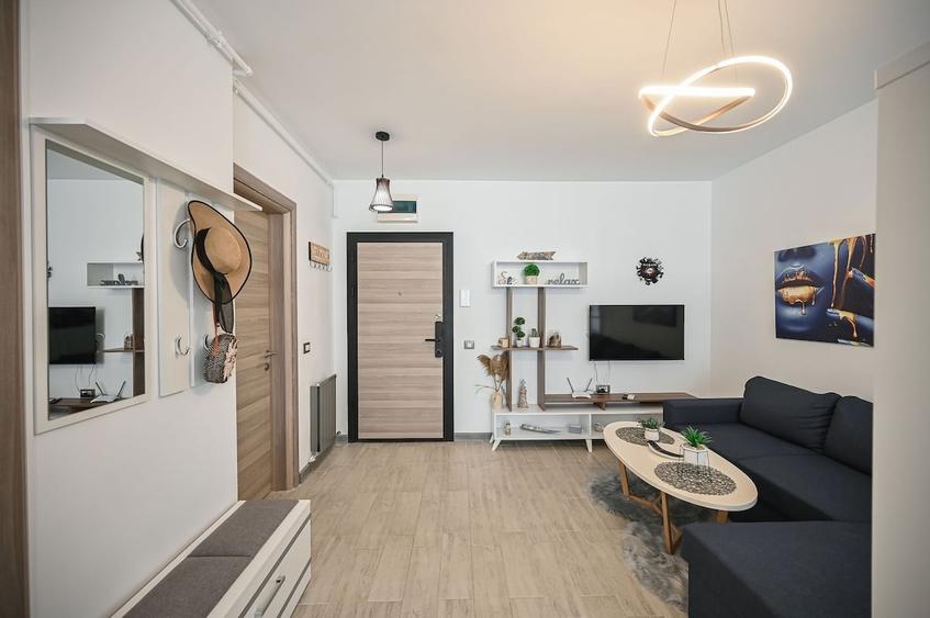 Apartament cu 3 camere decomandat în Mamaia-Sat