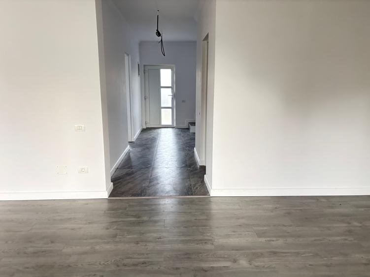 Duplex cu 4 camere cu Teren 300 Mp în Covaci
